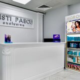 Receptionera salon de lux Cristi Pascu Exclusive